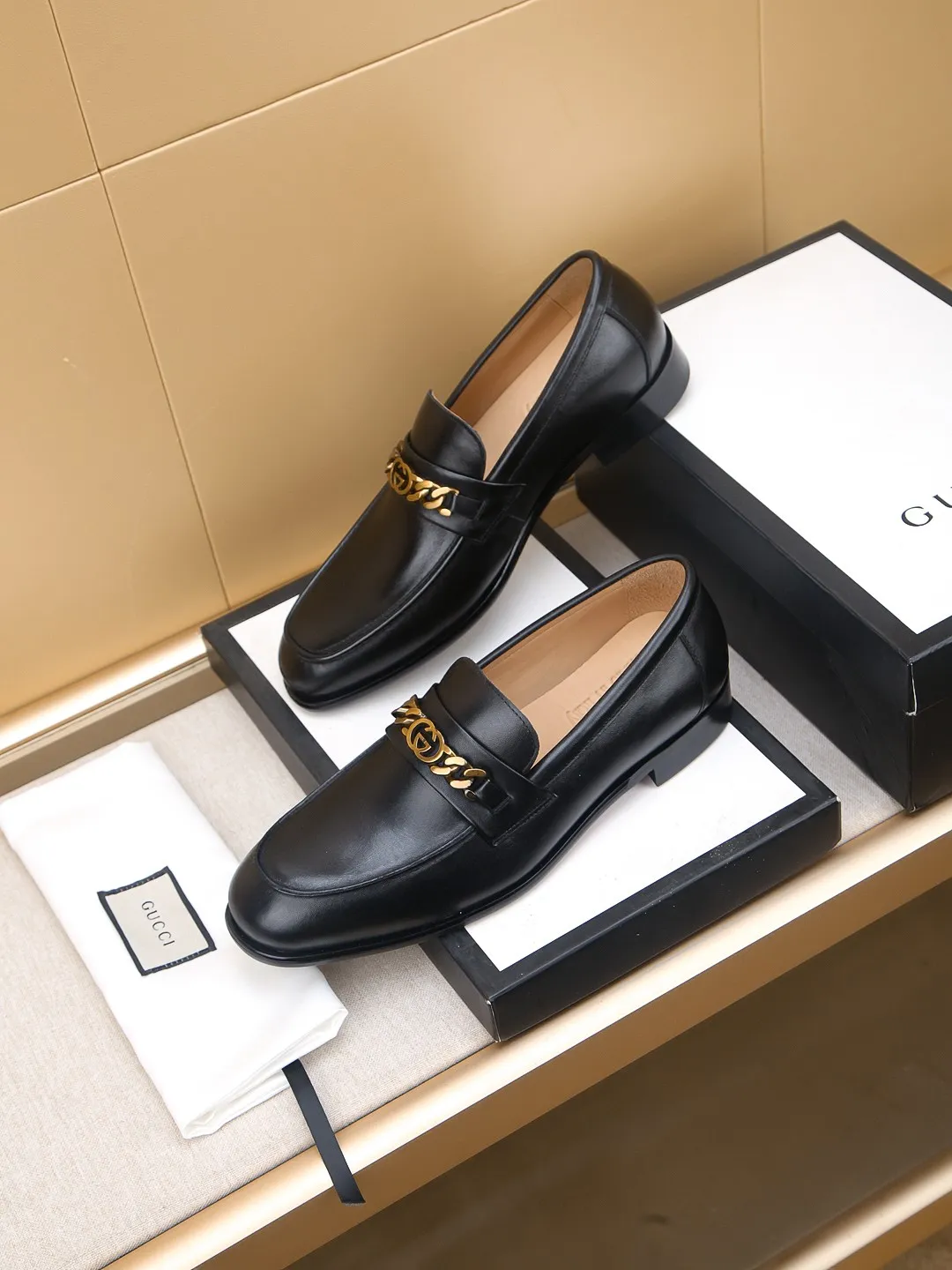 Men's men's shoes 💰460 🆘【GUCCI】Gucci ·🐂里· Hot-selling beanie shoes, top brand luxury, top quality, latest fashion beanie shoes.. The upper is made of original high mercerized smooth cow suede. (Full top layer water-dyed 🐂 leather and lining). The original stylish and stylish soft rubber wear-resistant and non-slip outsole is light and comfortable on the foot, available in 2 colors! Matching code: 39-44 (customized at 38.45.46.47)